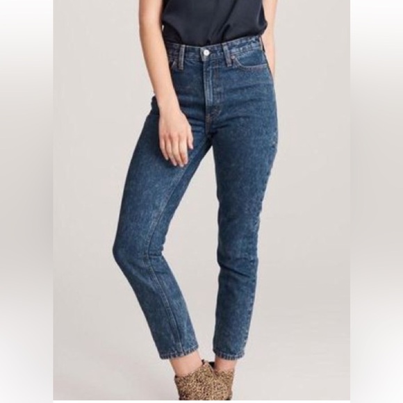 Abercrombie High Rise Annie Girlfriend Jeans Size 27R - Picture 1 of 4